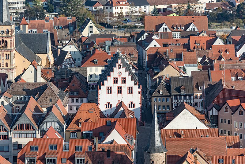 File:Rathaus, von der Karlburg Karlstadt 20201114 001.jpg