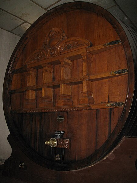 File:Really Big Wine Barrel.jpg