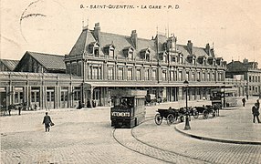 Tramway à air comprimé Mékarski devant la gare en 1906.