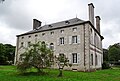 Le manoir de la Coudraie : vue d'ensemble de la façade arrière.