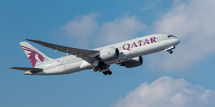 Qatar Airways Boeing 787-8 Dreamliner at Munich Airport.