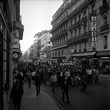 Photo en noir et blanc du cortège d'une manifestation de mai 68.