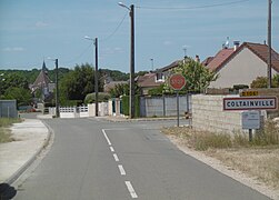 8 Coltainville 3 entrée dans le village.jpg