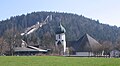 Hinderzarte: Blick uf d'Chilche un d'Adlerschanze