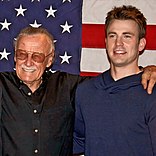 En la San Diego Comic Con 2011, Stan Lee y Chris Evans presentando 'Captain America: The First Avenger'.