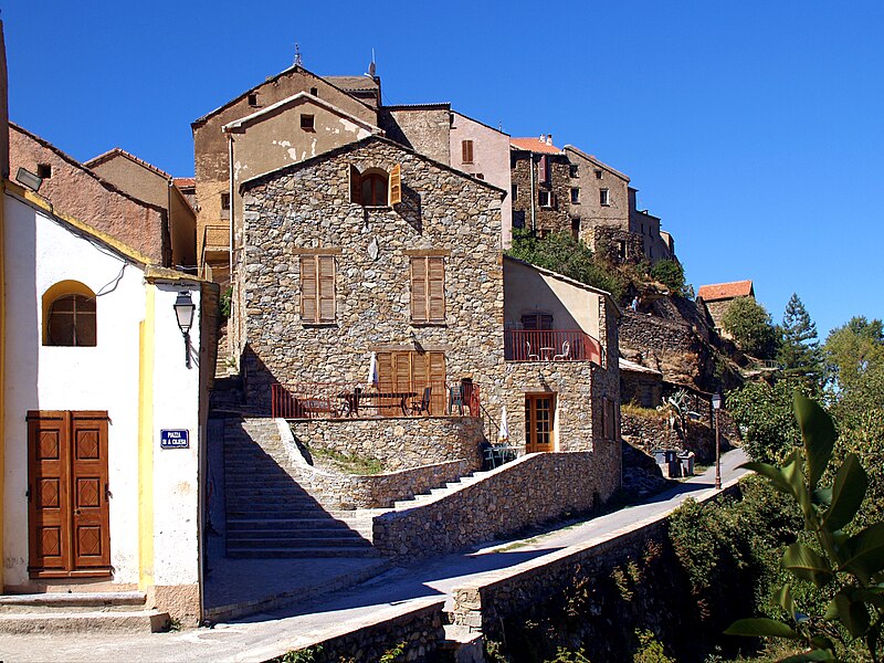 File:Tralonca piazza di a chiesa.jpg