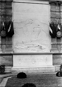 Monument à Edith Cavell (1920), Paris, jardin des Tuileries.