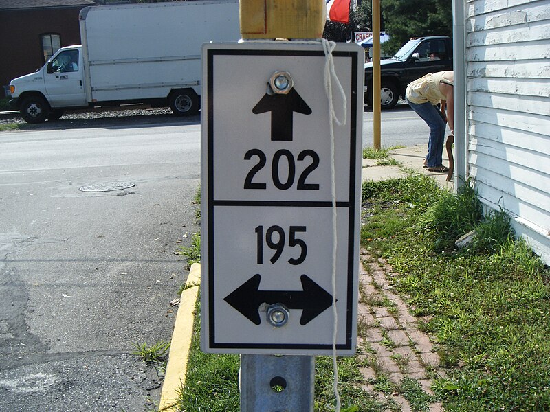 File:Road 195 and Road 202 junction Wyoming DE.jpg