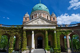 A Mirogoj temető bejárata a Krisztus király templommal