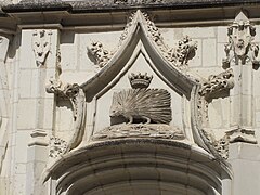 Contre-courbe brisée y anse de panier (Château de Blois).