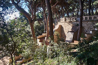 Escales i contraforts del Pati de l'Ós (Parc Dalmau)