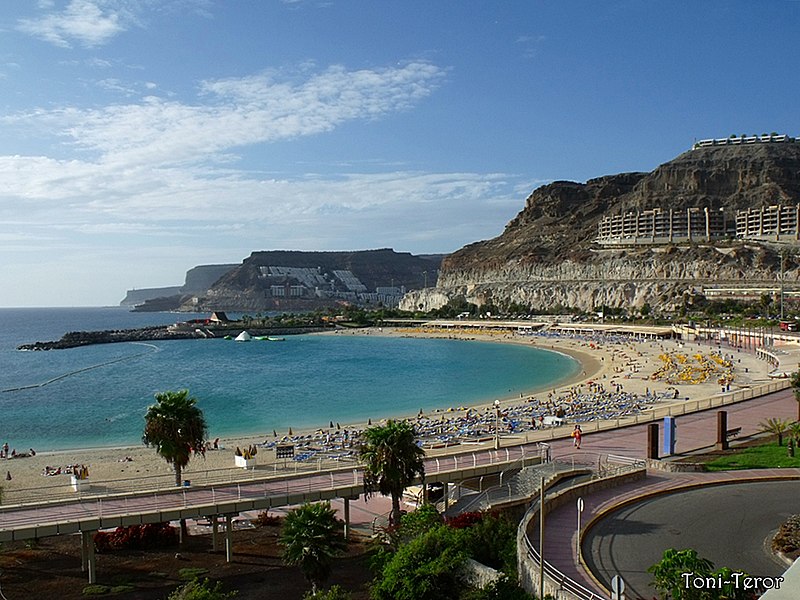 File:Playa de Amadores - panoramio (1).jpg