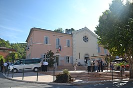 Centrum van Taradeau met gemeentehuis