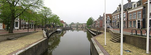 Het Grootdiep, gezien in oostelijke richting vanaf De Zijl in Dokkum (2014)