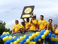 2010 : le bouclier de Brennus remporté par l'ASM Clermont Auvergne dans les rues de Clermont-Ferrand.