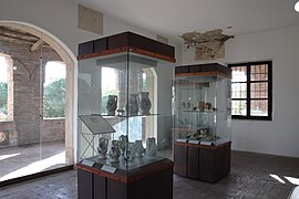 Una sala della collezione di ceramiche