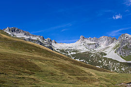 Vue du massif au niveau du col de la Madeleine (vers 2 000 m).