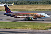 Airbus A320 (OO-SNF) dengan livery Festival Tomorrowland