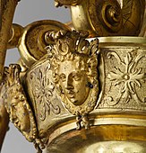 Mascaroane pe un candelabru, circa 1710-1715, în Muzeul Metropolitan de Artă (New York City)