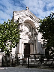 La façade Basilique Saint-Martin de Tours, construite sous l'épiscopat de Brice, au début du Ve siècle.