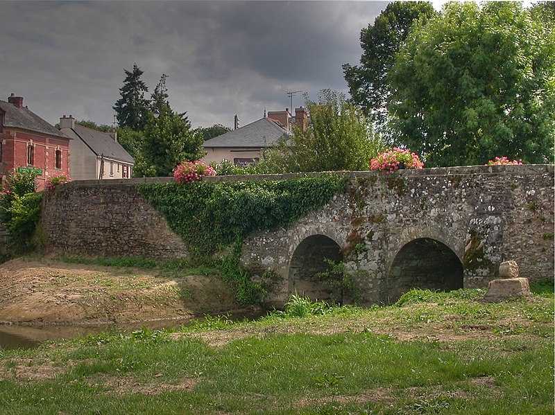 File:Pacé-pont.jpg