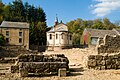 2011 : le site de l'abbaye de Clairefontaine en ruines et reconstruit partiellement.