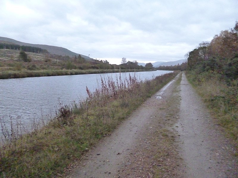 File:The Great Glen Way and Caledonian Canal - geograph.org.uk - 3736093.jpg