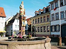 Der Marktplatz mit dem Bietjungfer-Brunnen