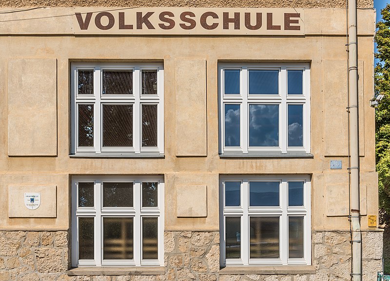 File:Althofen Höpfnerstraße 13 Volksschule und Hauptschule Ost-Teilansicht 20082018 4115.jpg