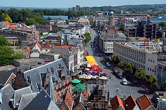 De Burchtstraat met op de voorgrond de Grote Markt