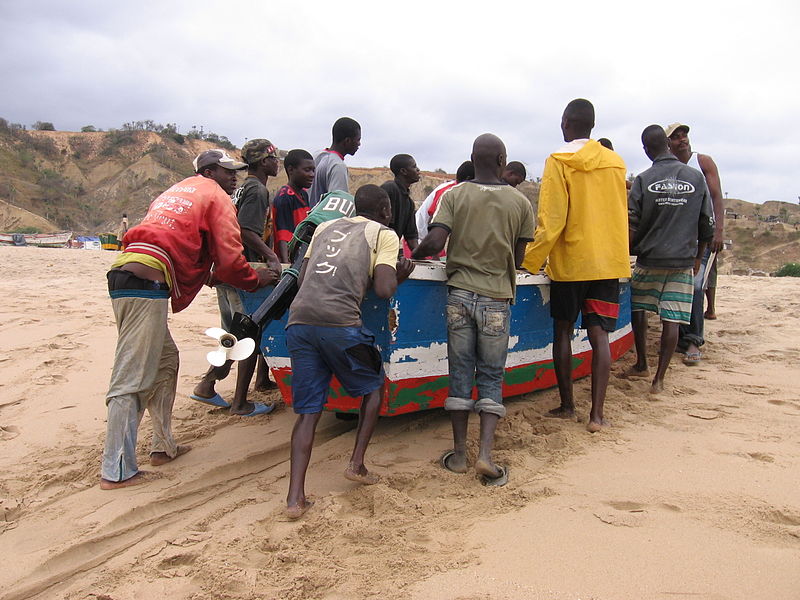 File:Fishermen in Angola.JPG