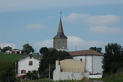 Petit fronton place libre adossé à l'église Sainte-Marie.