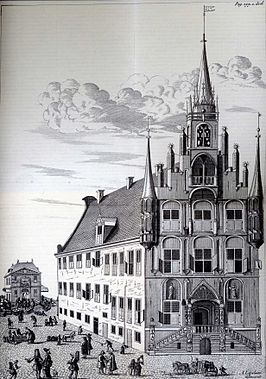 Gravure van het stadhuis van Gouda door Arent Lepelaer omstreeks 1712.[1]