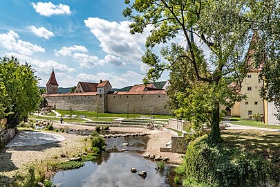 ehemaliger Wallgraben mit Wassererlebnisplatz an der Sulz, Wall towers,