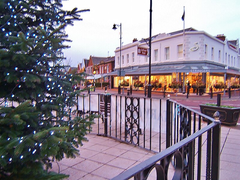 File:Christmas lights in Lytham - geograph.org.uk - 3300982.jpg