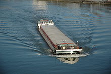 Photo de péniche sur le Danube.