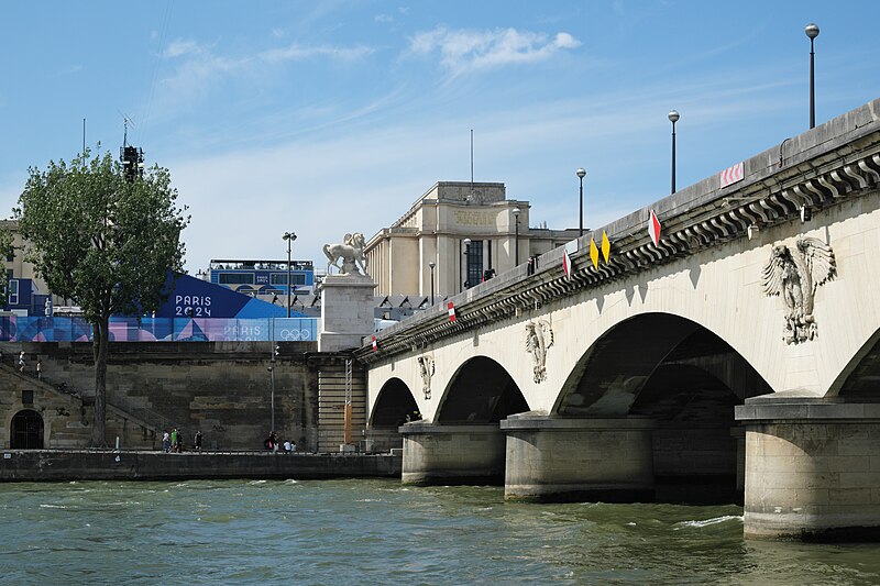 File:Paris Pont d’Iéna 235.jpg