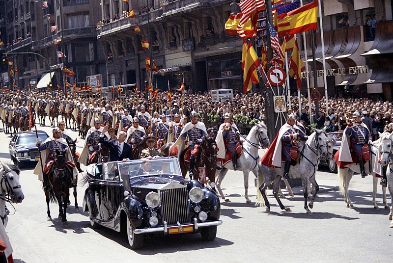 File:President Gerald R. Ford and Generalissimo Francisco Franco Riding in a Ceremonial Parade in Madrid, Spain - NARA - 23869171.jpg