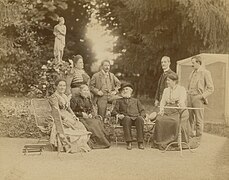 Maria Carrara Verdi, Barberina Strepponi, Giuseppe Verdi, Giuditta Ricordi, Teresa Stolz, Umberto Campanari, Giulio Ricordi, Leopoldo Metlicovitz (1900) - Archivio storico Ricordi FOTO003107 - Restoration