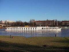 Flusskreuzfahrtschiff Katharina von Bora auf der Elbe in Dresden (März 2006)