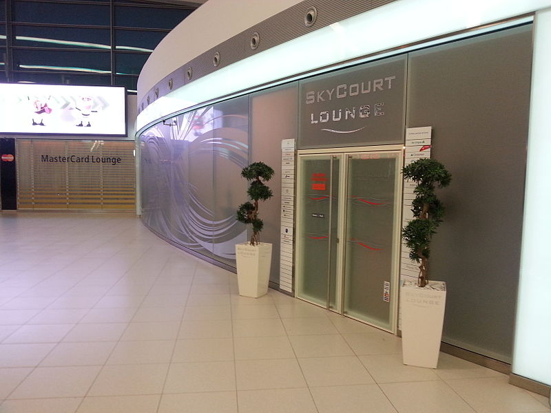 File:Budapest Airport-SkyCourt Lounge-Entrance-201401.jpg