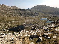 Les lacs d'Engorgs et, au-delà, Puig Pedrós.