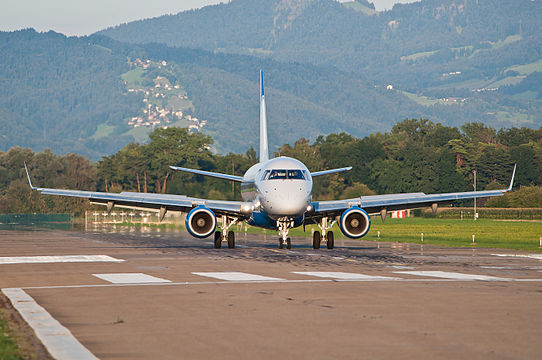 People’s Viennaline Embraer ERJ-170-100 (OE-LMK)