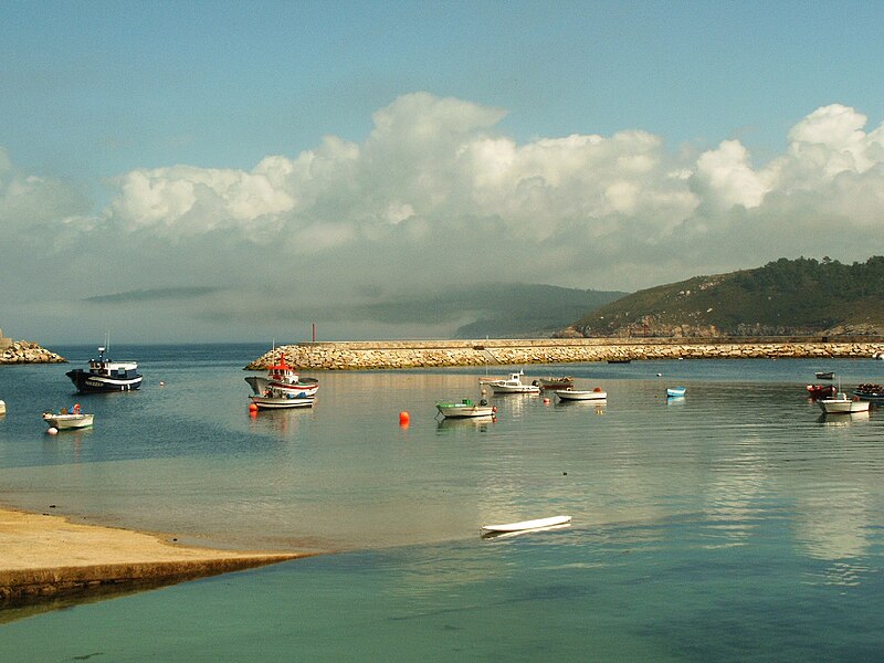 File:Porto de Muxía, Galiza.jpg