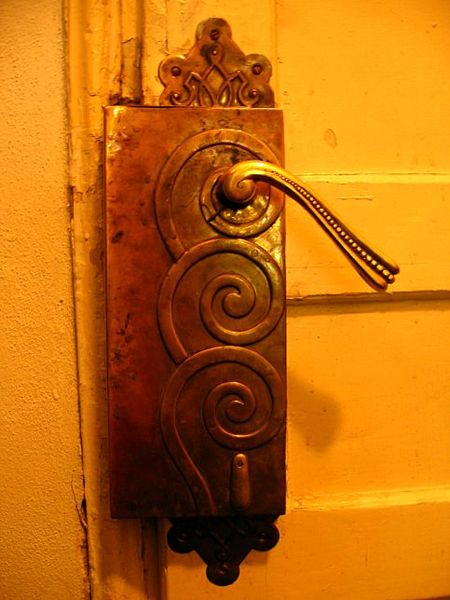 File:Primavesi door handle.JPG