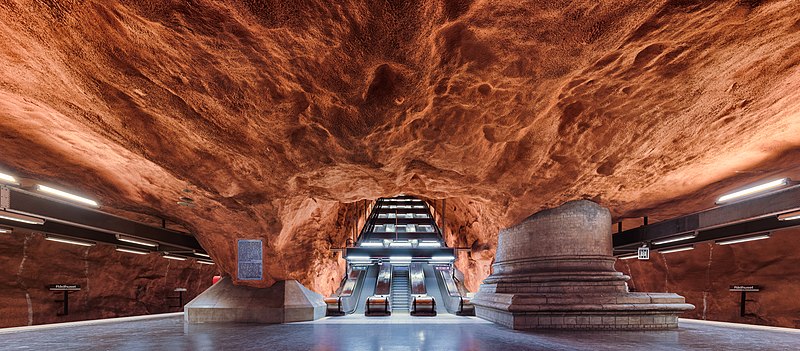 File:Rådhuset underground metro station Stockholm 2016 01b.jpg