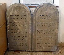 Tables de la Loi (ancienne synagogue de Remiremont).