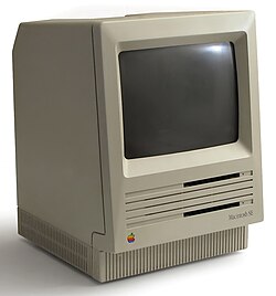 Macintosh 128K:n näköiseen koteloon pakattu Macintosh SE esitteli Macintosh -sarjan ensimmäisen sisäisen kiintolevyn[1], ADB-portin[2] ja PDS-laajennuspaikan[3] sekä ensimmäinen Compact Macintosh -tyyppinen laite, jossa oli tuuletin[4].