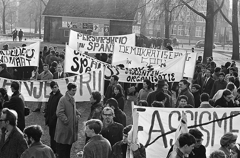 File:Demonstratie in Amsterdam, Bestanddeelnr 920-0428.jpg