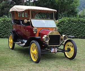 Une Ford T, modèle 1912. (définition réelle 3 732 × 3 128)